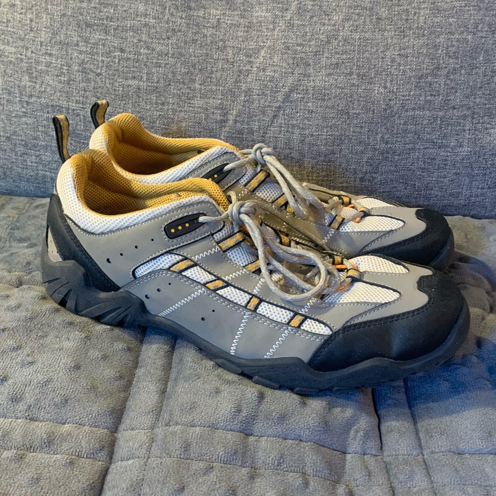 Sonoma trail sneakers